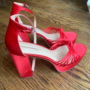 Who What Wear red block heels